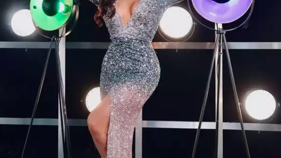 La cantante mexicana continúa presentando nuevo material