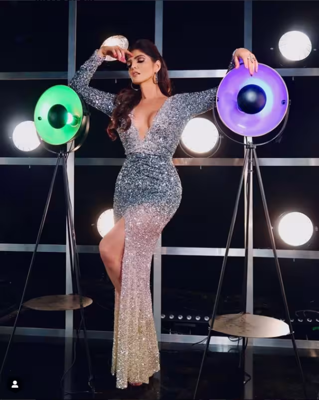 La cantante mexicana continúa presentando nuevo material