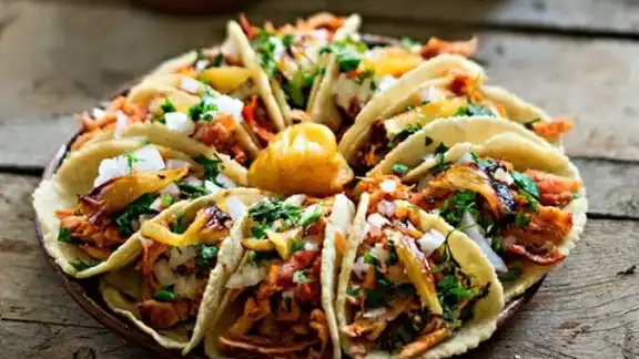 Los tacos de pastor son representativos en el centro del país. Foto: Especial