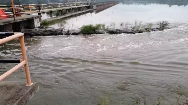 Como prevención desafogaron 49 metros cúbicos de la presa debido al agua que llegará del río en las próximas horas