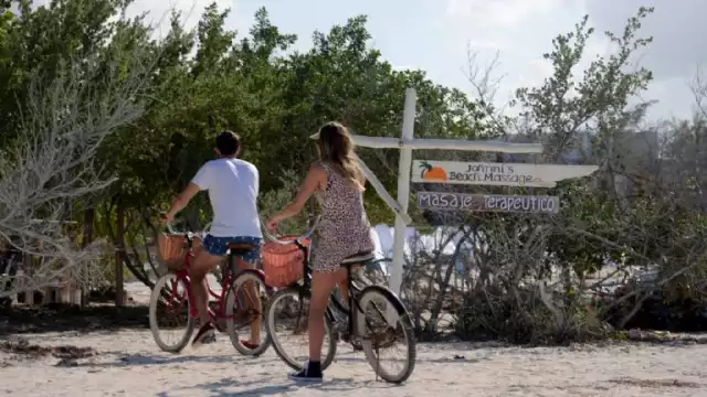 Holbox es un destino conocido entre el turismo por sus playas de aguas turquesas y arena blanca