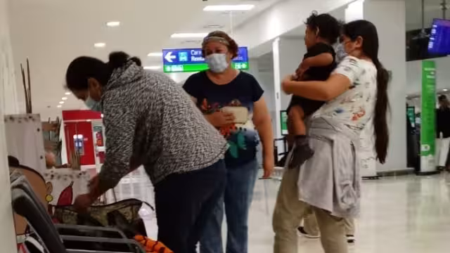 La usuaria agradeció el apoyo del personal de limpieza su disponibilidad y apoyo para encontrar la cartera