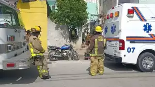 su mano quedó atorada en la maquina de tortillas