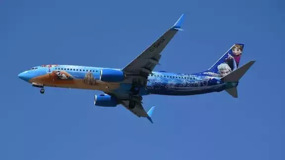 El avión temático de Frozen llegó este martes y salió con destino a Canadá El avión temático de Frozen llegó este martes y salió con destino a Canadá