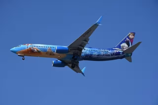 El avión temático de Frozen llegó este martes y salió con destino a Canadá