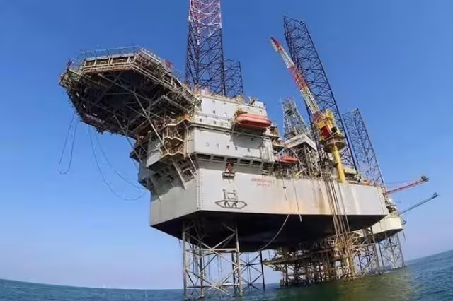 Los afectados indicaron que fueron dos lanchas con poco mas de 20 personas las que llegaron con armas cortas, ingresaron a la plataforma