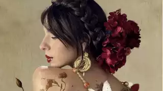 Ángela Aguilar revoluciona el regional mexicano tras lanzar "Nadie se va como llegó"  en plena visita de Cazzu a México