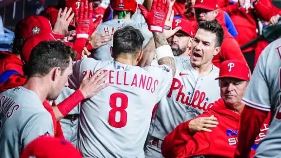Phillies vence a Astros en el primero de la Serie Mundial de la MLB Phillies vence a Astros en el primero de la Serie Mundial de la MLB