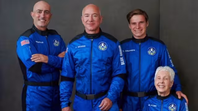 A 10 días del primer vuelo comercial, este martes Jeff Bezos viajará al espacio junto a la persona más grande y joven en realizar esta hazaña