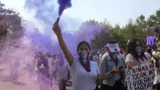 Miles de mujeres se manifiestan en las principales calles de la CDMX para demostrar su descontento contra la violencia de género. Foto: Cuartoscuro