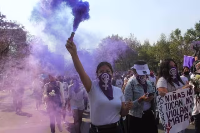 Miles de mujeres se manifiestan en las principales calles de la CDMX para demostrar su descontento contra la violencia de género. Foto: Cuartoscuro