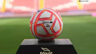 El partido se prolongo para más tarde por la lluvia. Foto: Especial