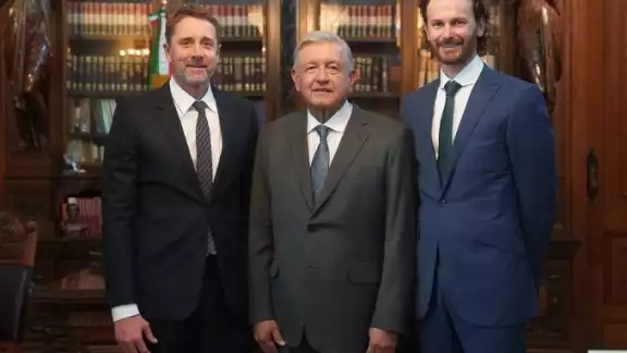 AMLO tuvo una reunión con los encargados de una realizar una serie documental sobre Islas Marías