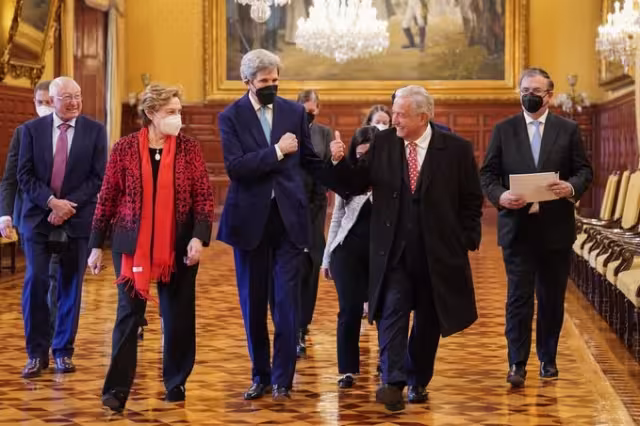 El presidente compartió la foto junto a Kerry