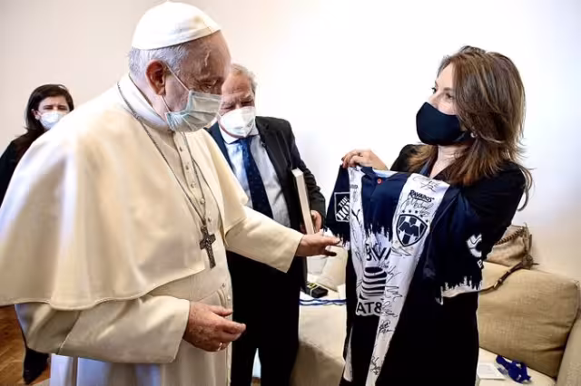 El Papa no oculta nunca su amor por el futbol