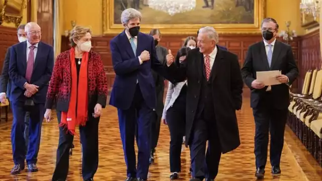 El presidente compartió la foto junto a Kerry