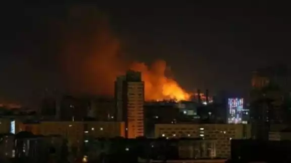 Kiev vivió una noche llena de enfrentamientos por tierra. los rusos no pudieron tomar la capital. Foto: Captura de pantalla Kiev vivió una noche llena de enfrentamientos por tierra. los rusos no pudieron tomar la capital. Foto: Captura de pantalla