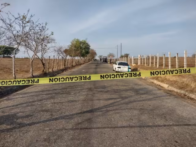 Los cuerpos fueron abatidos y abandonados en la carretera federal 49 en los límites entre Zacatecas y San Luis Potosí. Foto: Twitter @lopezmixteco