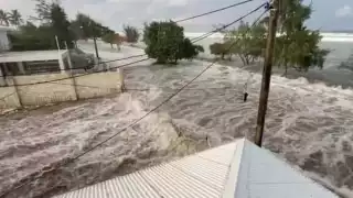 La erupción volcánica cerca de la isla de Tonga, en el océano Pacífico, generó este sábado oleajes anómalos en todo el litoral de Perú, donde se reportaron inundaciones
