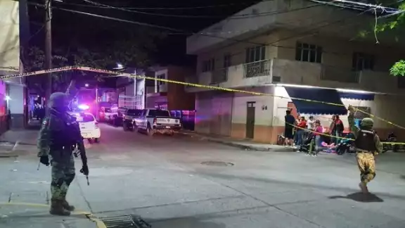 Autoridades de los tres niveles se presentaron al lugar de los hechos. Foto: Especial
