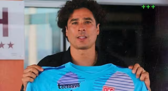 Ochoa fue presentado con su nuevo equipo