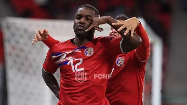Joel Campbell, jugador de la Liga MX, se convirtió en el héroe y le da el pase al Mundial a Costa Rica. Foto: Twitter @fedefutbolcrc