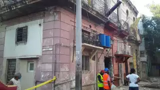 La vivienda registró una explosión, donde tres personas resultaron heridas. Foto: Twitter