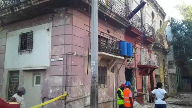 La vivienda registró una explosión, donde tres personas resultaron heridas. Foto: Twitter