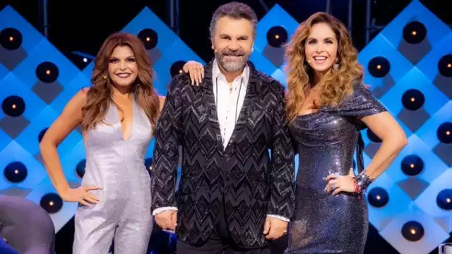 Lucero se ha robado el corazón con un vestido largo color plata con brillantes