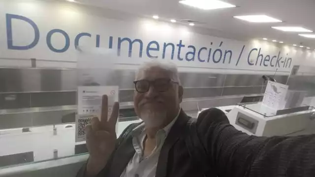 El actor tomó un vuelo con Volaris