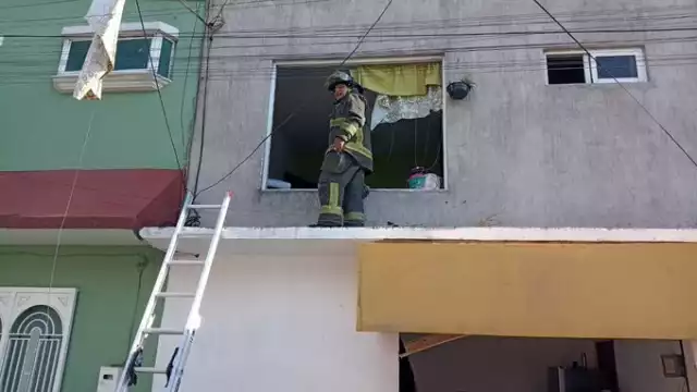 Bomberos de la CDMX acudieron al lugar para auxiliar, tras la explosión. Foto: @Bomberos_CDMX