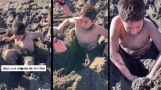 Niño enterrado en la arena se vuelve viral por insultar a su familia