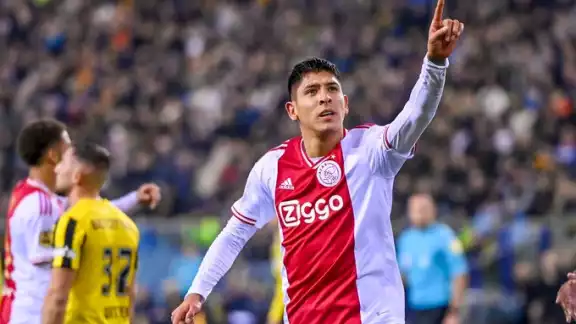 El Machín se convertirá en el cuarto jugador azteca en llegar a los Hammers tras Guillermo Franco, Pablo Barrera y Chicharito.
El Machín se convertirá en el cuarto jugador azteca en llegar a los Hammers tras Guillermo Franco, Pablo Barrera y Chicharito.