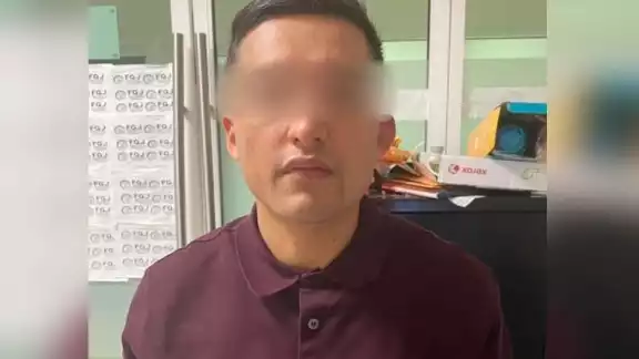 Los hombres llegaron a la sede en un vehículo y agredieron a los agentes de seguridad quienes repelieron la agresión Los hombres llegaron a la sede en un vehículo y agredieron a los agentes de seguridad quienes repelieron la agresión