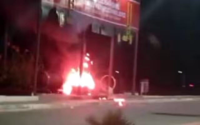 El hombre estaba amarrado de pies y manos