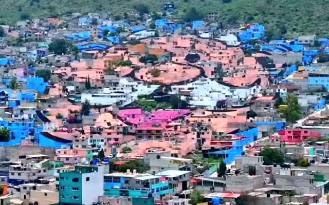 Así luce la cara gigante del Dr. Simi en Ecatepec. Foto: Especial
