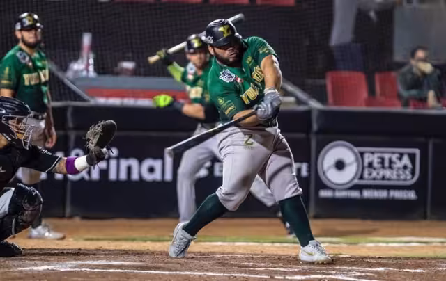 Los lanzadores Logan Ondrusek y Josh Lueke ya no pertenecen a la escuadra melenuda