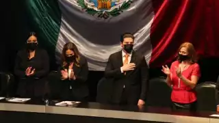 El nuevo mandatario agradeció en sus primeras palabras a los diputados de Nuevo León por permitirle entrar a su administración sin trabas