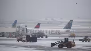 Los aeropuertos se han visto severamente afectados en este periodo invernal. Foto: Especial