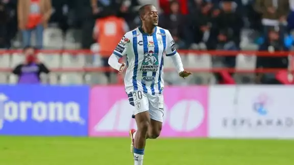 Romario Ibarra se llevó la noche con dos goles. Foto: @Tuzos Romario Ibarra se llevó la noche con dos goles. Foto: @Tuzos