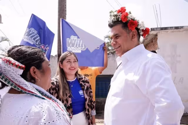 Willy Ochoa, candidato al Senado por la coalición PAN, PRI y PRD, junto con su equipo fueron interceptados en Chiapas por hombres armados que les robaron un vehículo con material de campaña