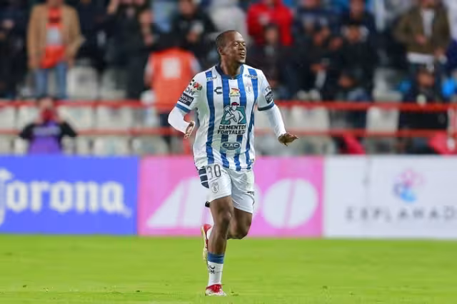 Romario Ibarra se llevó la noche con dos goles. Foto: @Tuzos