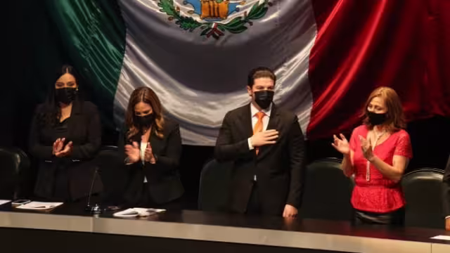 El nuevo mandatario agradeció en sus primeras palabras a los diputados de Nuevo León por permitirle entrar a su administración sin trabas