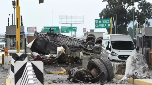 El tráiler quedó completamente destrozado
