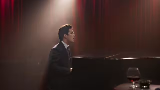 Durante el episodio cinco de la segunda temporada se revelaron nuevos detalles del día en que los artistas se conocieron