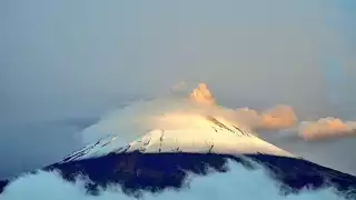 El clima permitió que los habitantes de los alrededores pudieran disfrutar de la vista del volcán