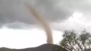 ¡De película! Tornado sorprende a los habitantes de San Luis Potosí