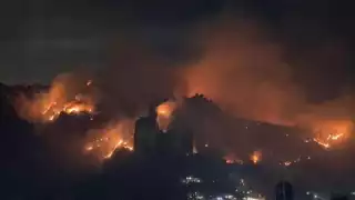 El fuego se ha extendido durante la tarde-noche. Foto: Especial