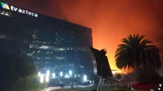 Los bomberos continúan luchando contra el fuego