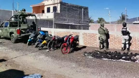 Los elementos de seguridad de los tres niveles también confiscaron armas. Foto: Especial Los elementos de seguridad de los tres niveles también confiscaron armas. Foto: Especial